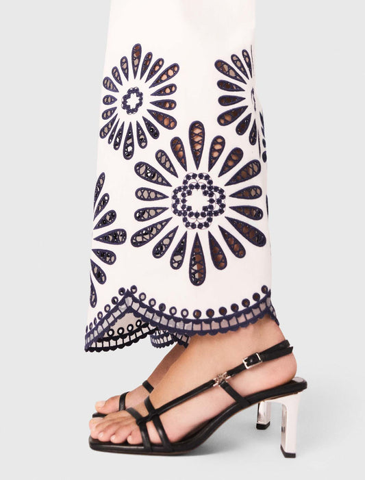 Pantalones con detalle de crochet