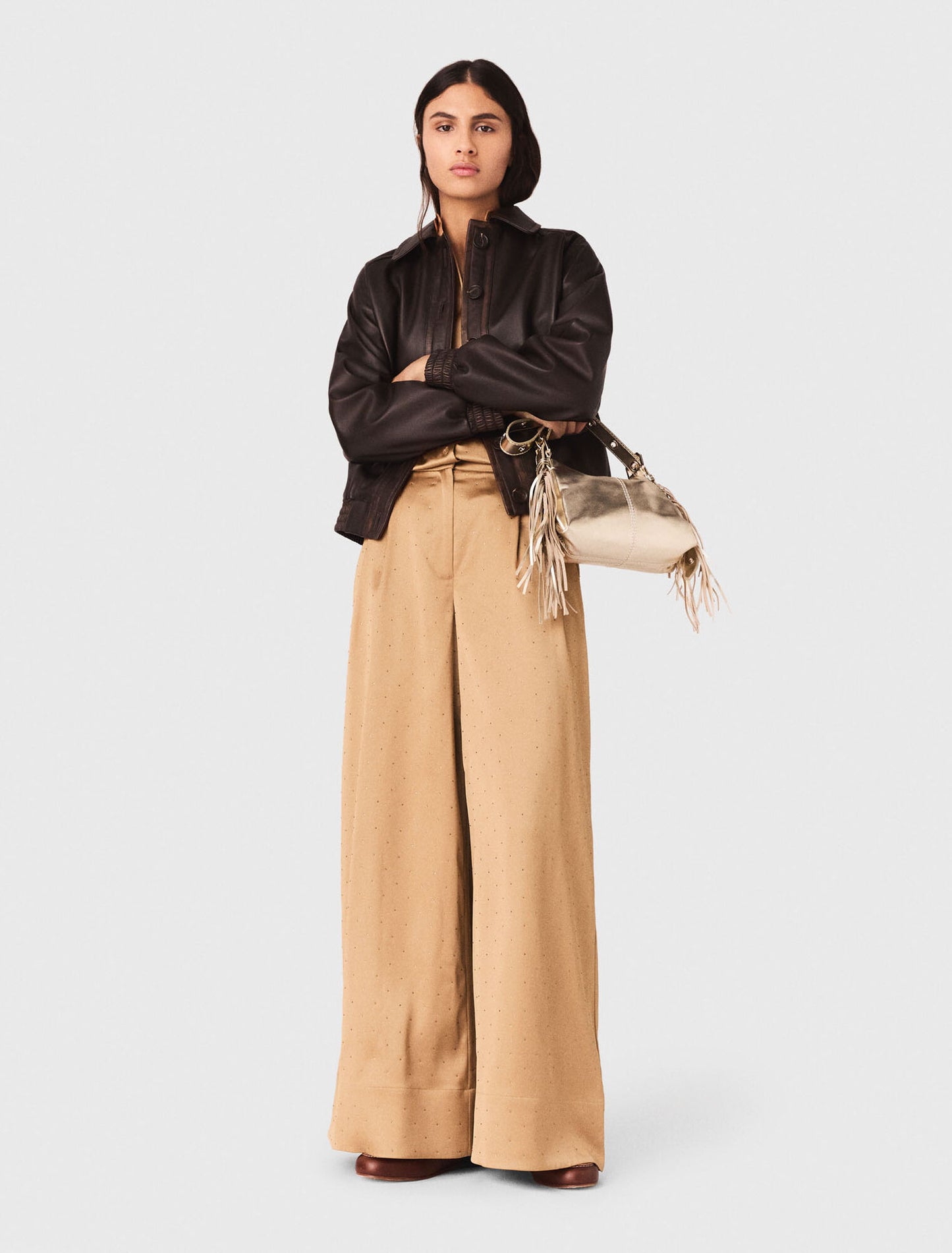 Pantalón satinado con strass