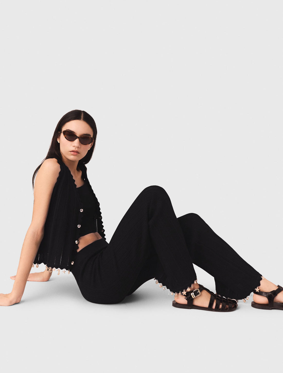 Pantalón de punto con joyas