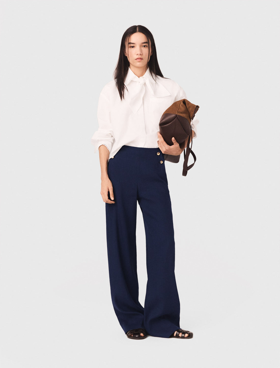 Pantalón con puente de lino mezcla
