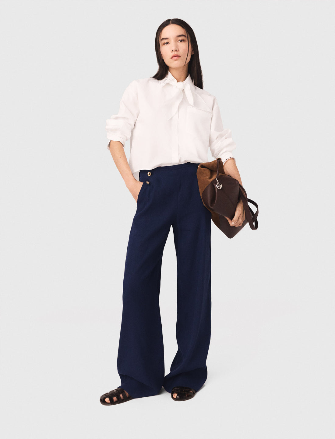 Pantalón con puente de lino mezcla