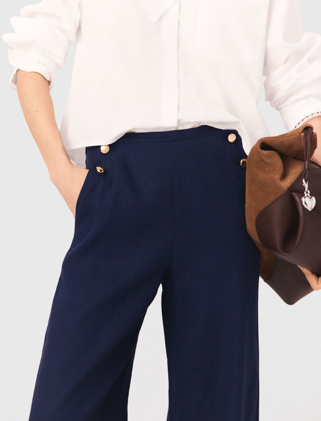 Pantalón con puente de lino mezcla