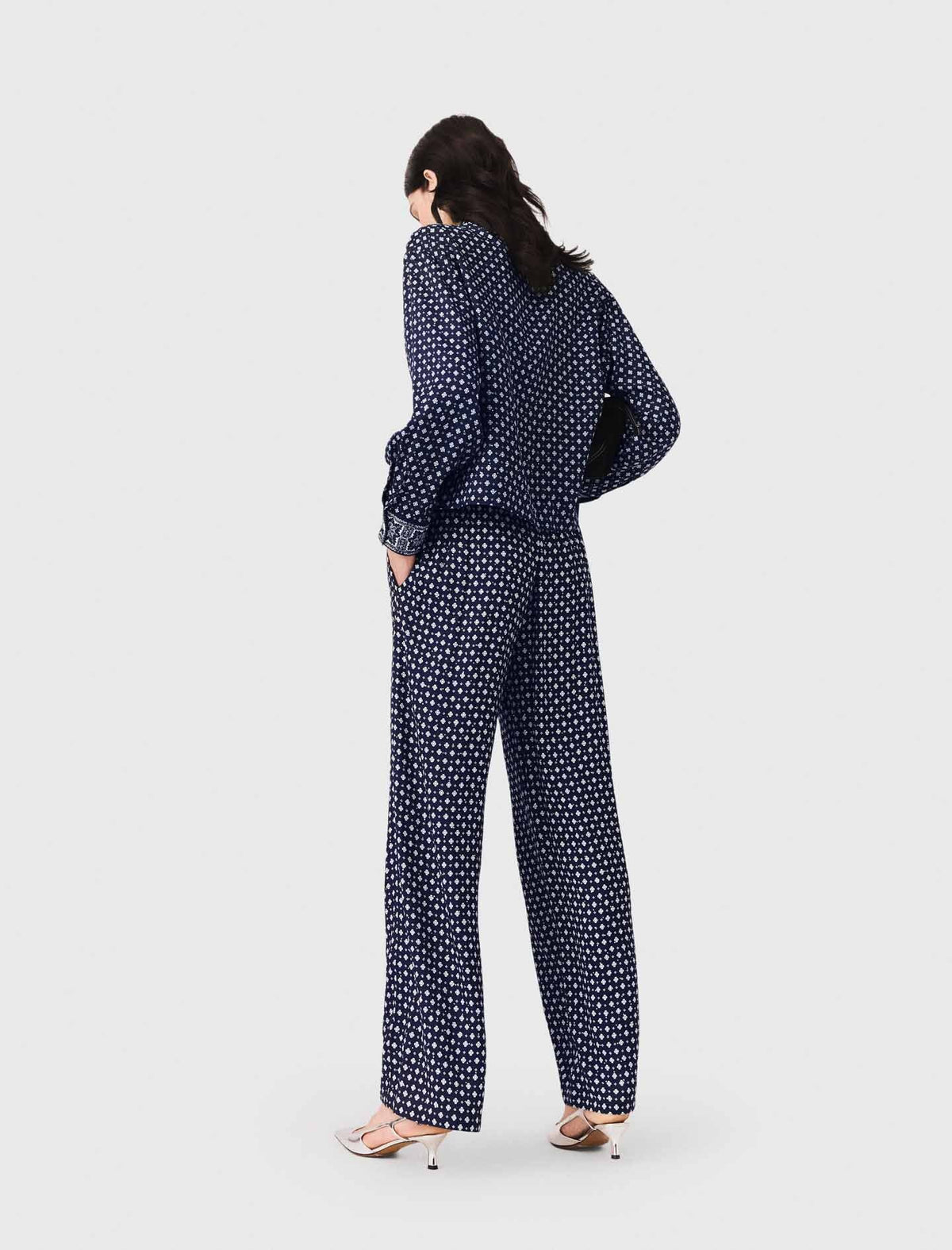 Pantalón estampado con strass