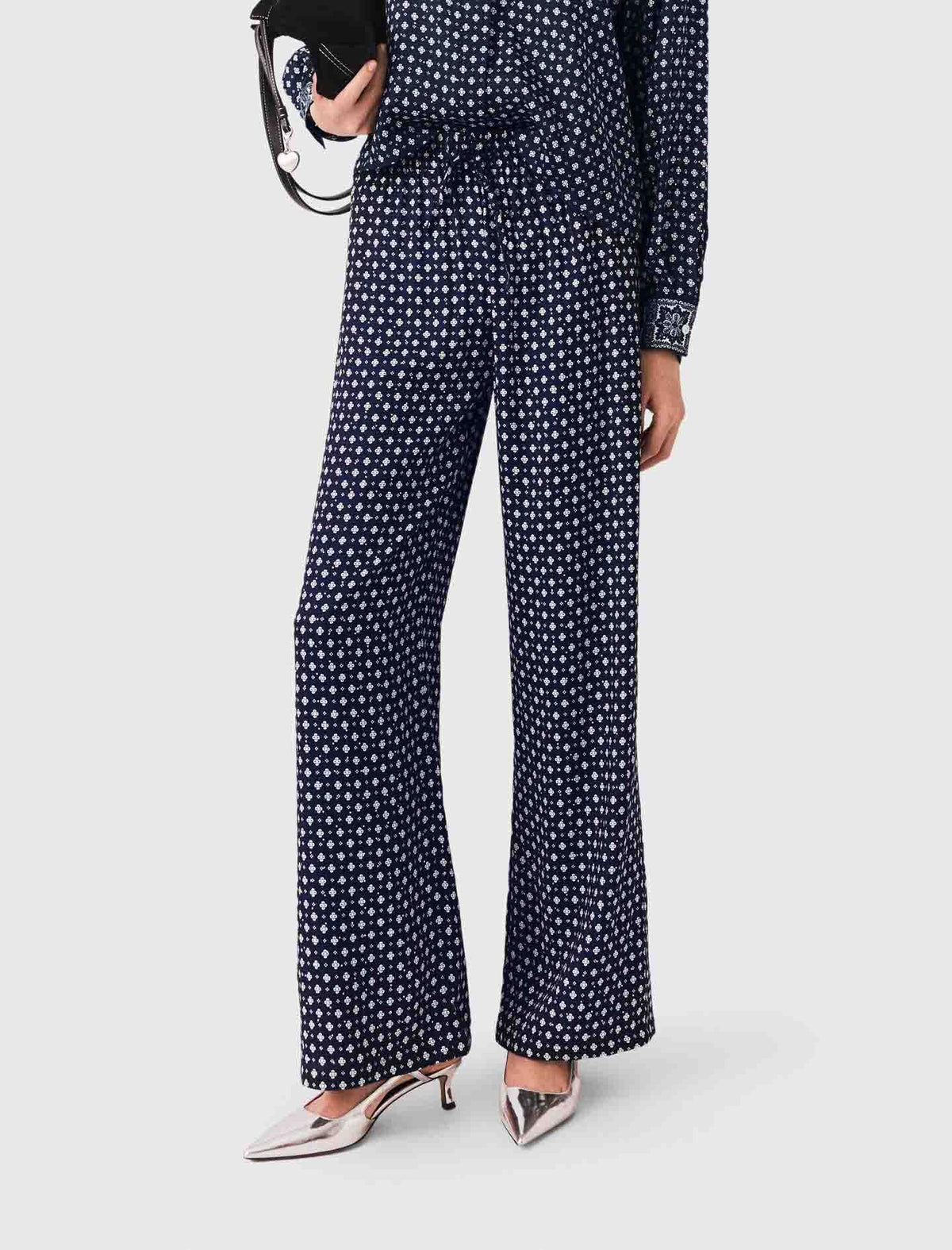 Pantalón estampado con strass