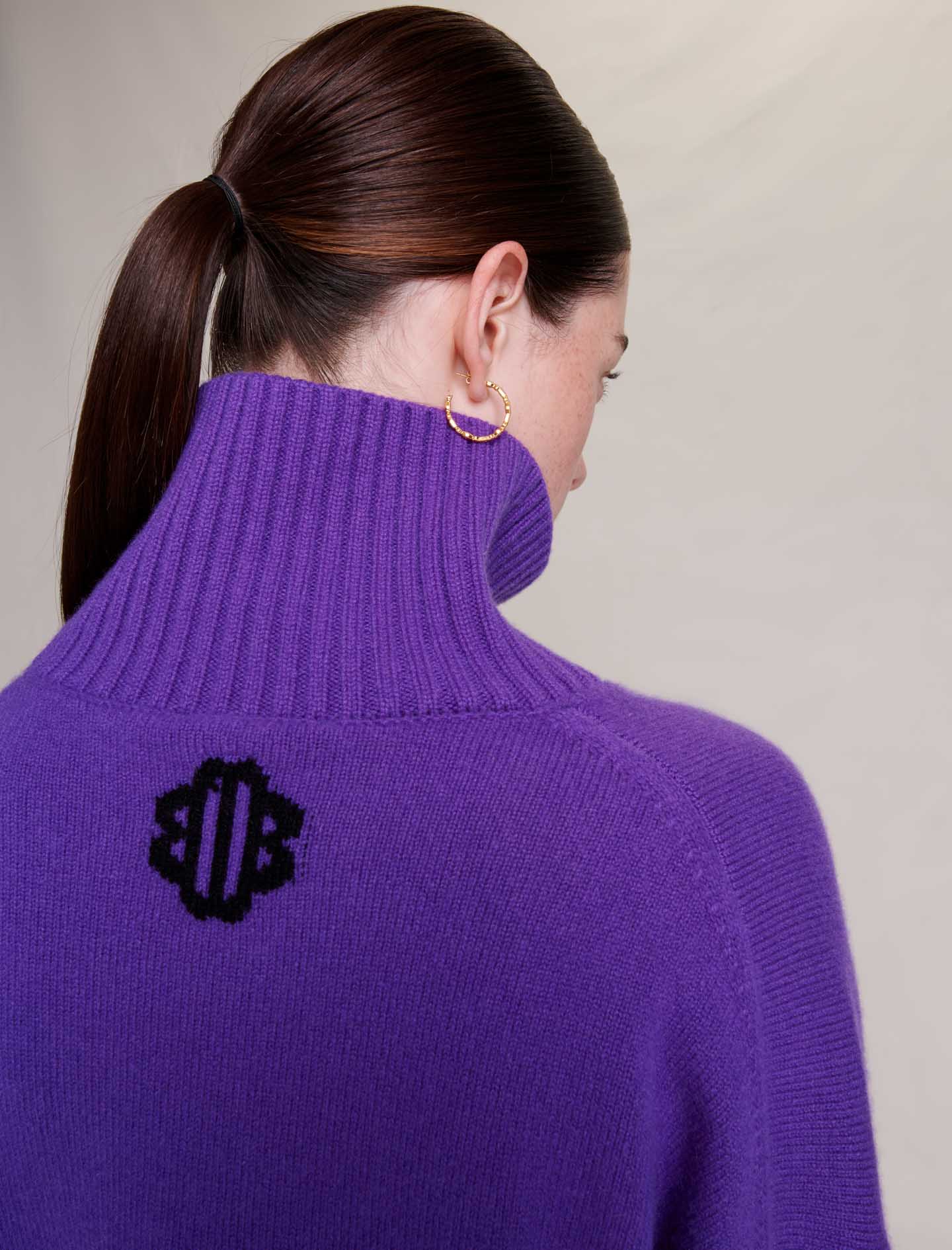 Jersey de cachemira con cuello alto