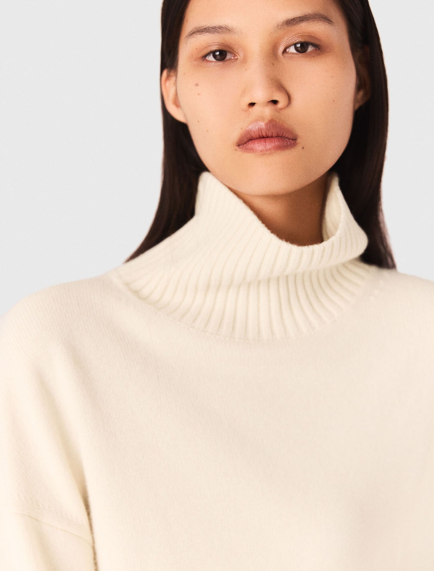 Jersey de cachemir con cuello alto