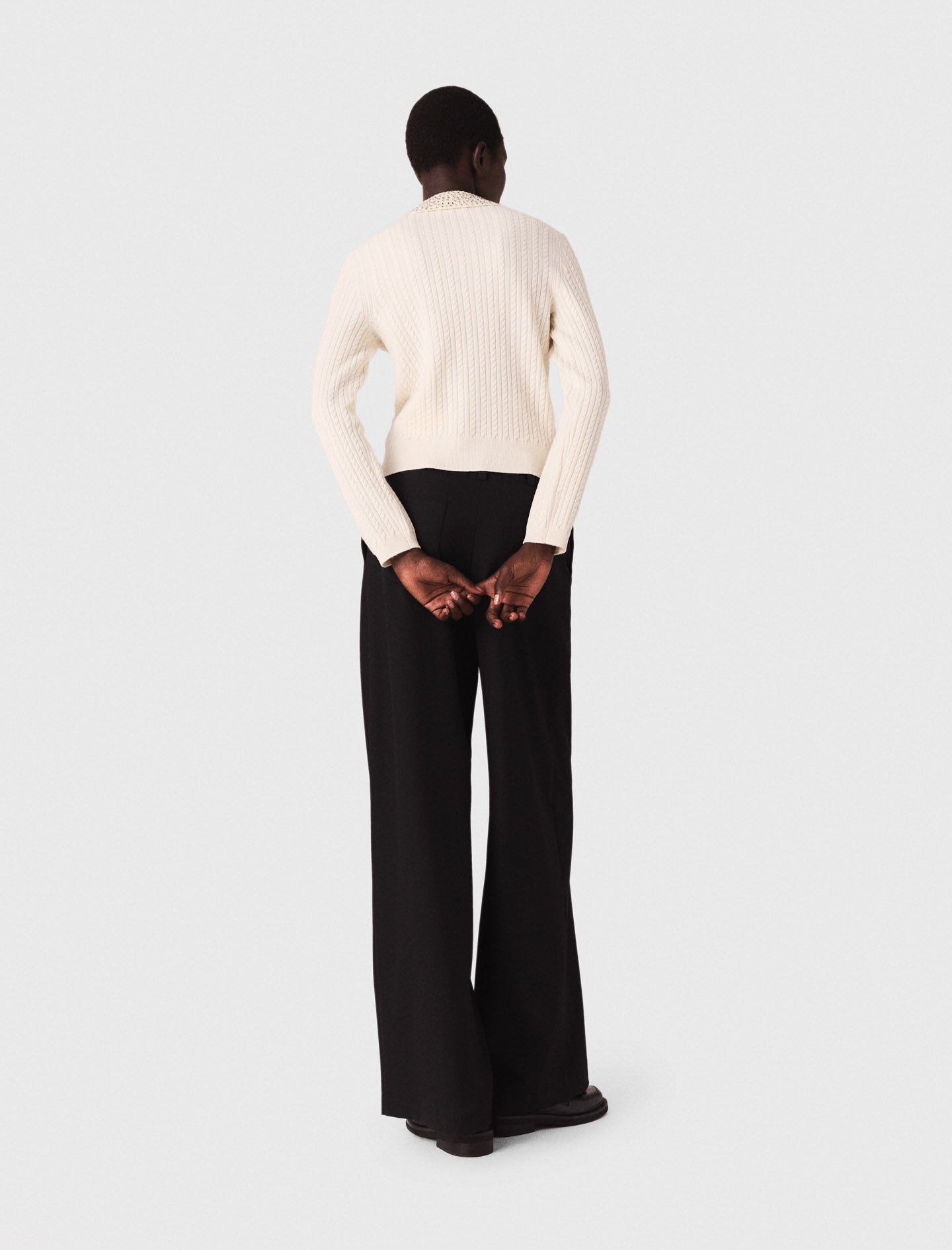 Polo de punto con cuello de strass