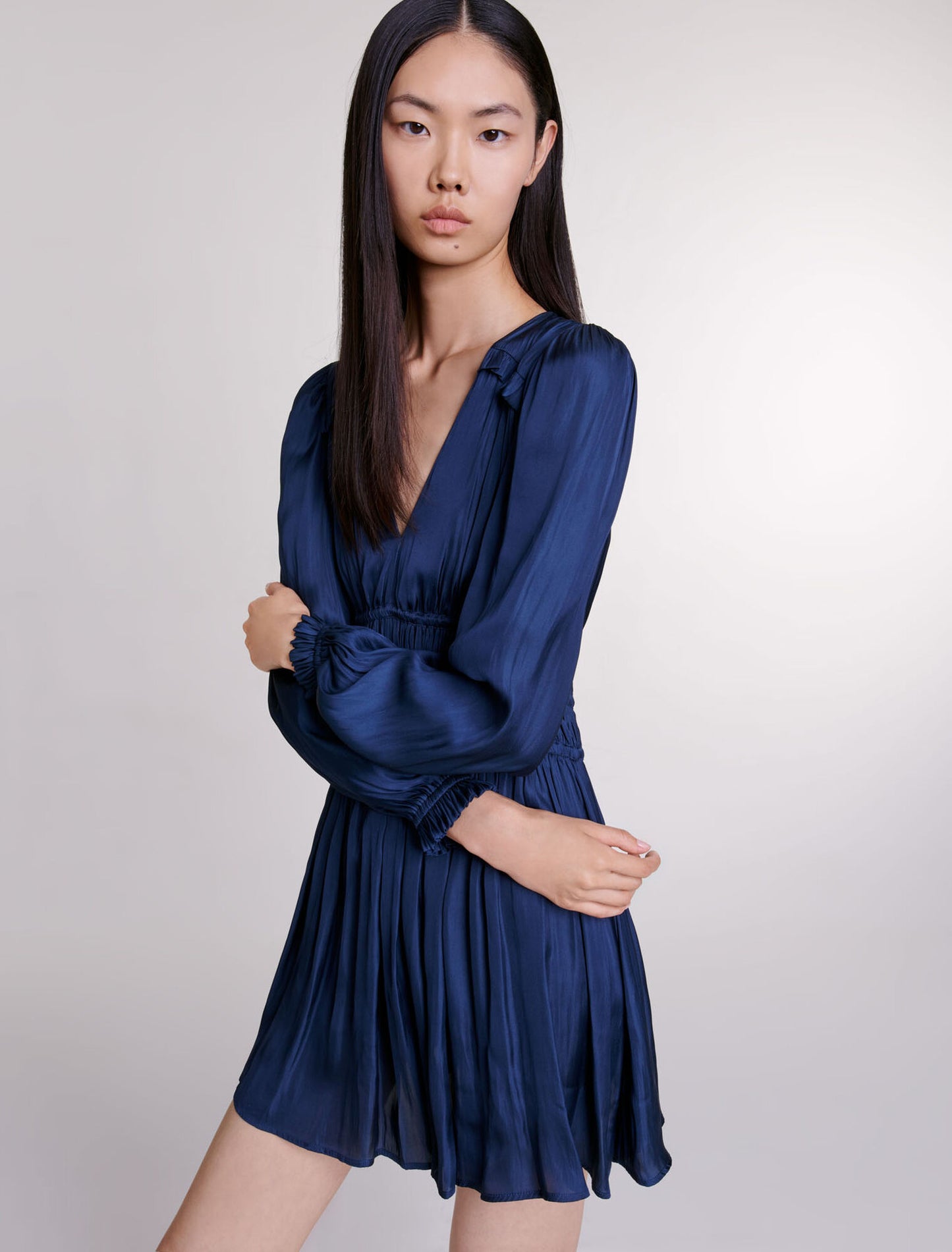 Vestido de raso con volantes