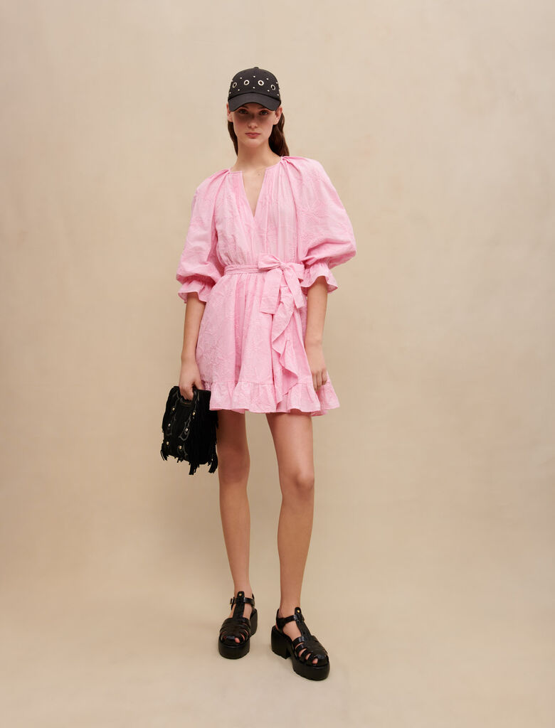 Vestido corto con volantes