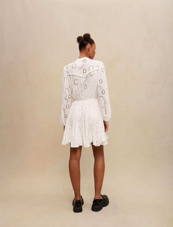 Vestido bordado con volantes