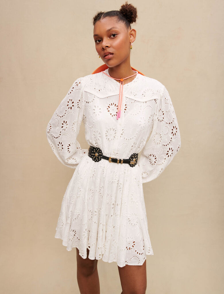 Vestido bordado con volantes