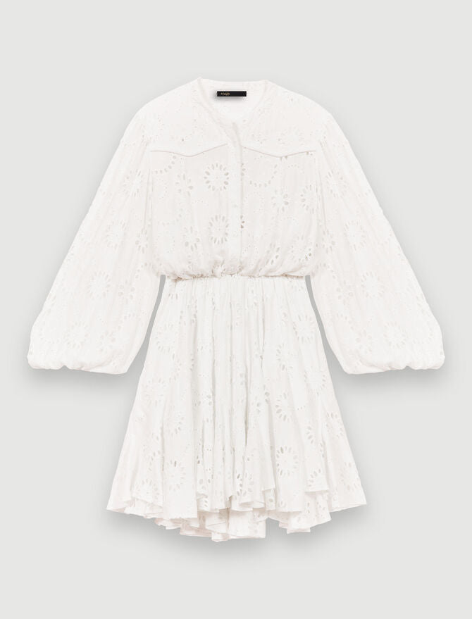 Vestido bordado con volantes