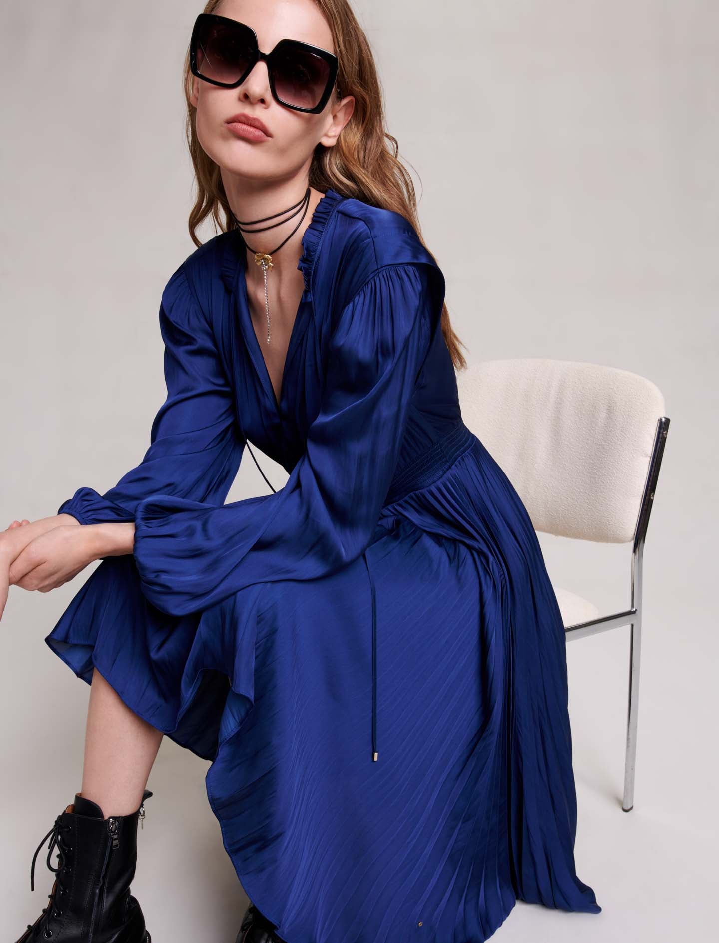 Vestido midi plisado y satinado