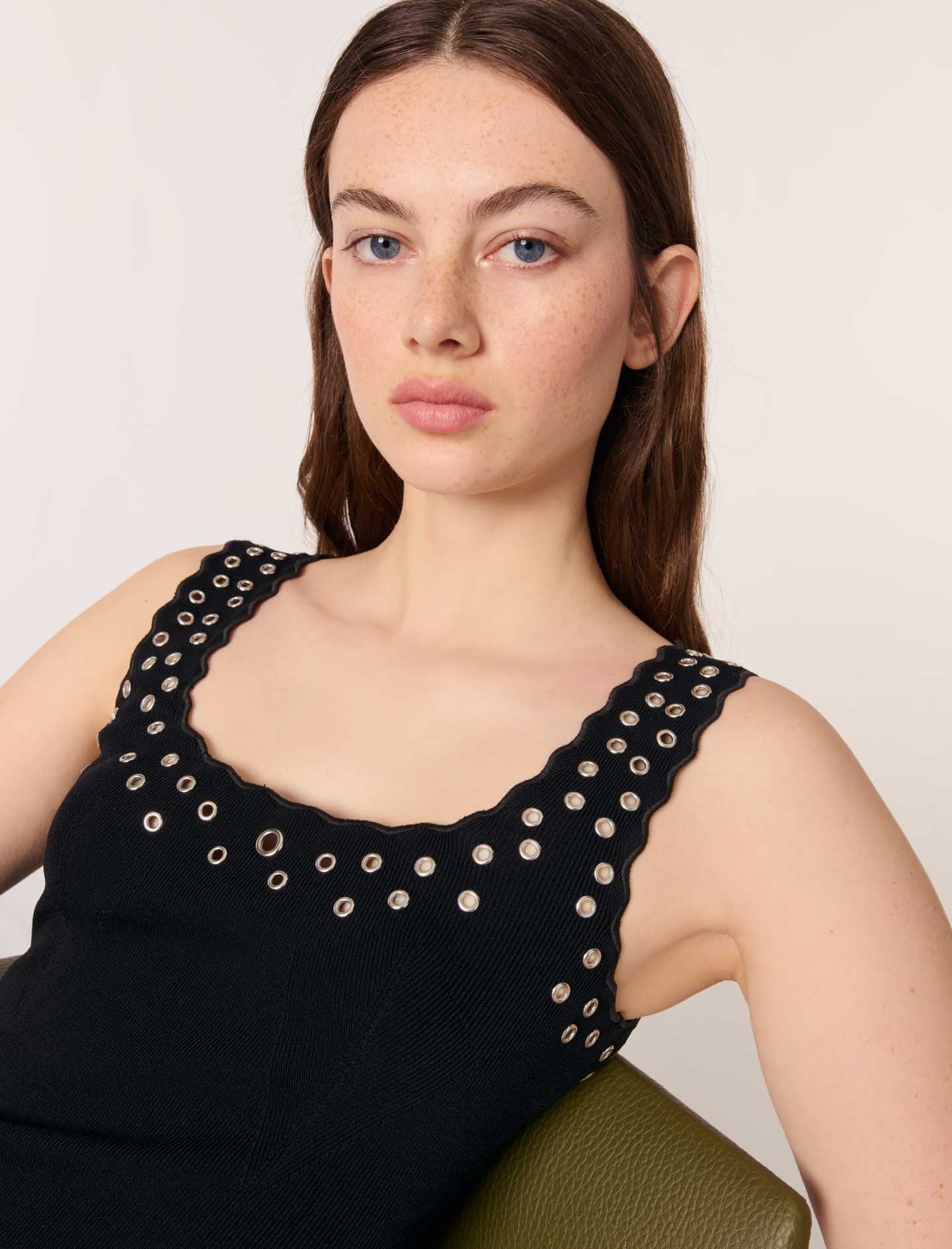 Vestido corto de punto calado