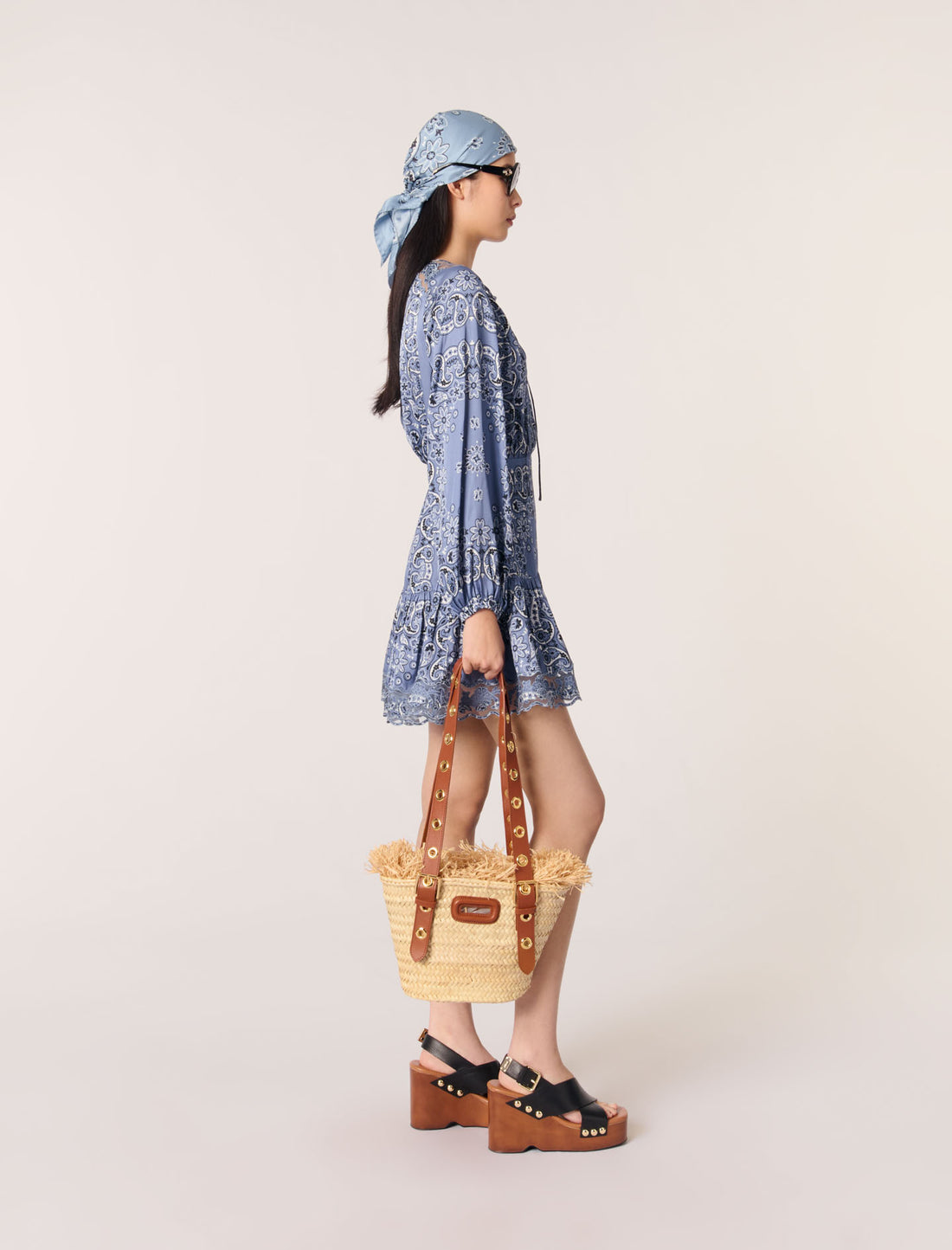 Vestido corto fluido con estampado