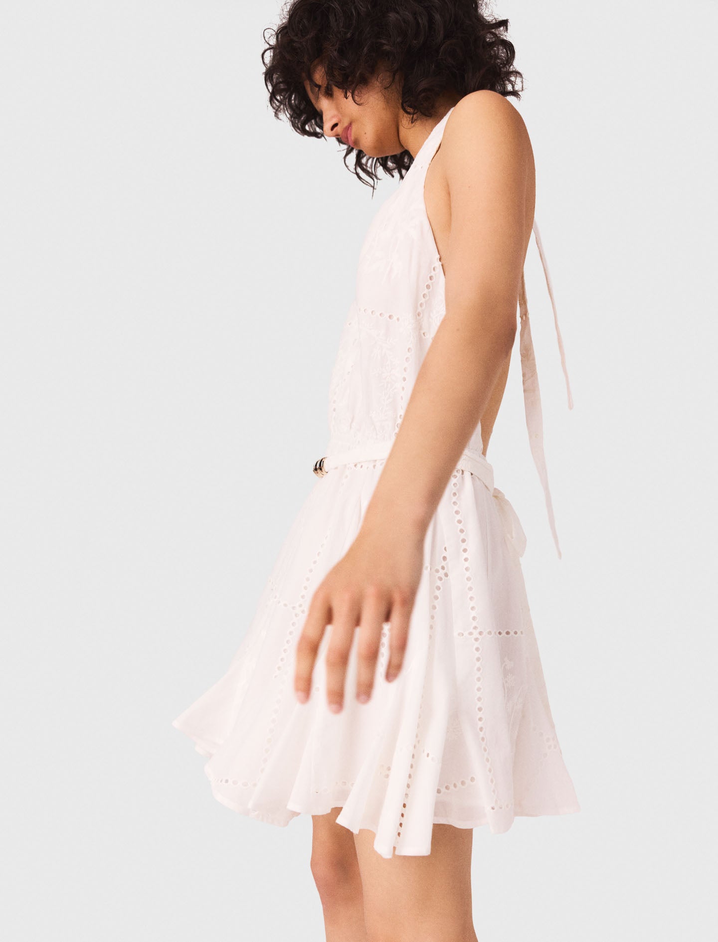 Vestido corto bordado espalda