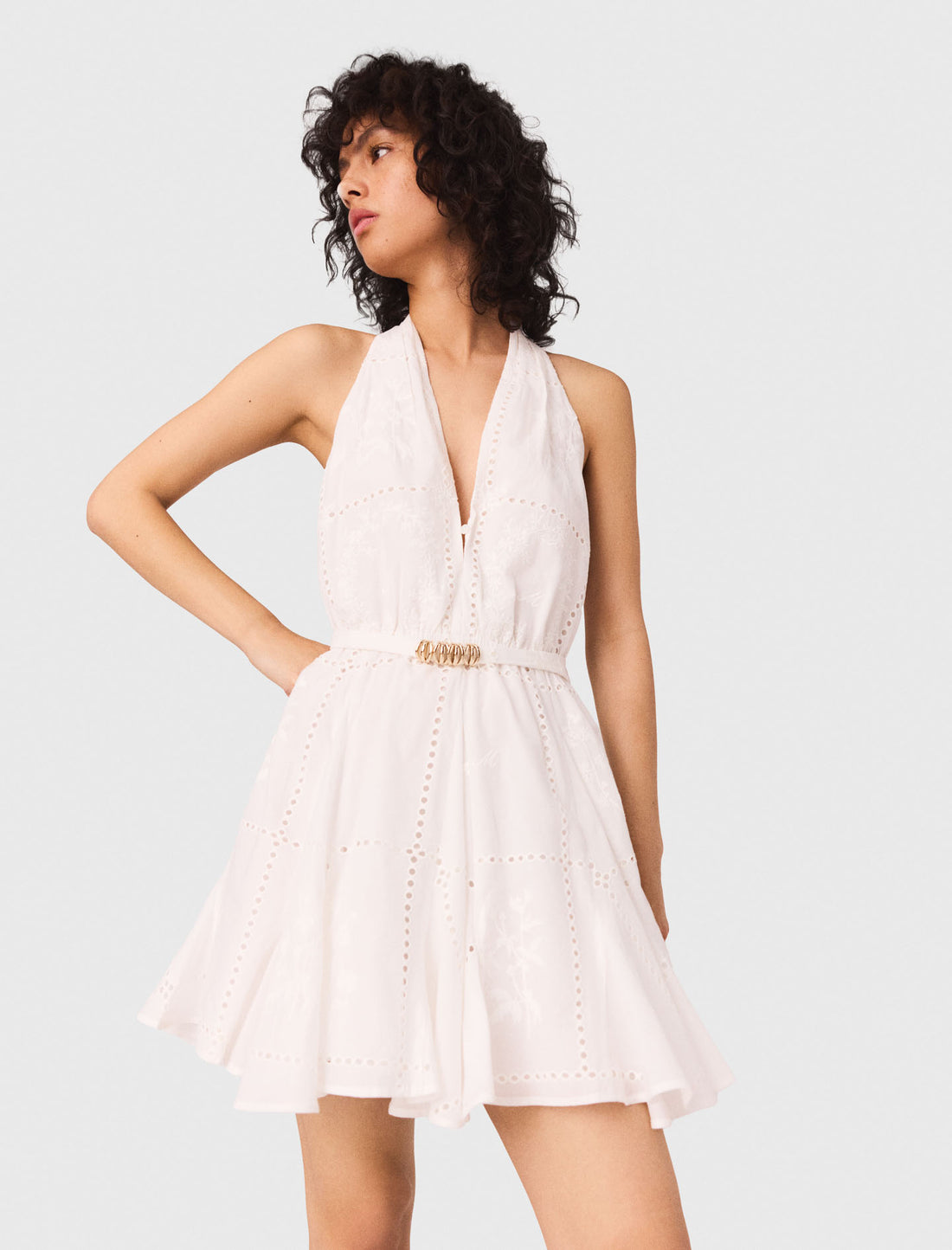 Vestido corto bordado espalda