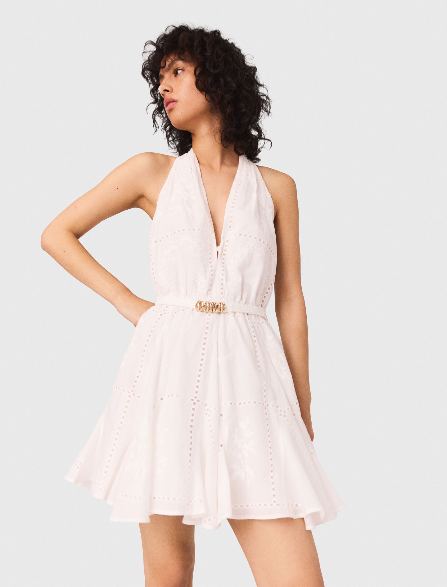 Vestido corto bordado espalda