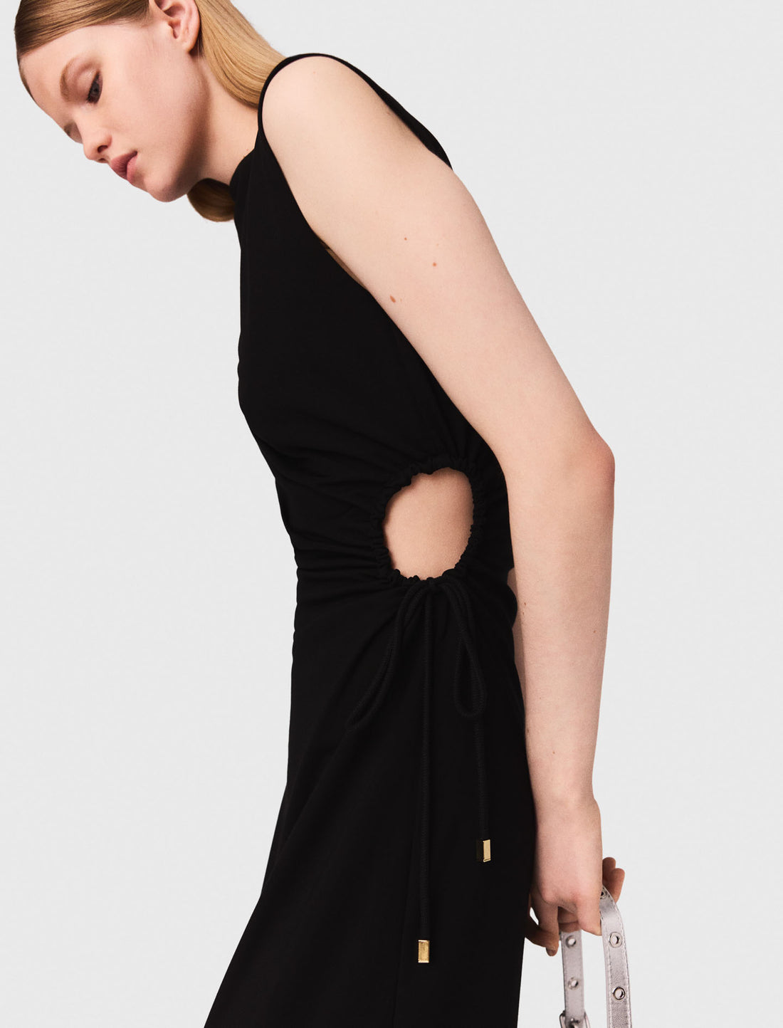 Vestido maxi con cintura recortada