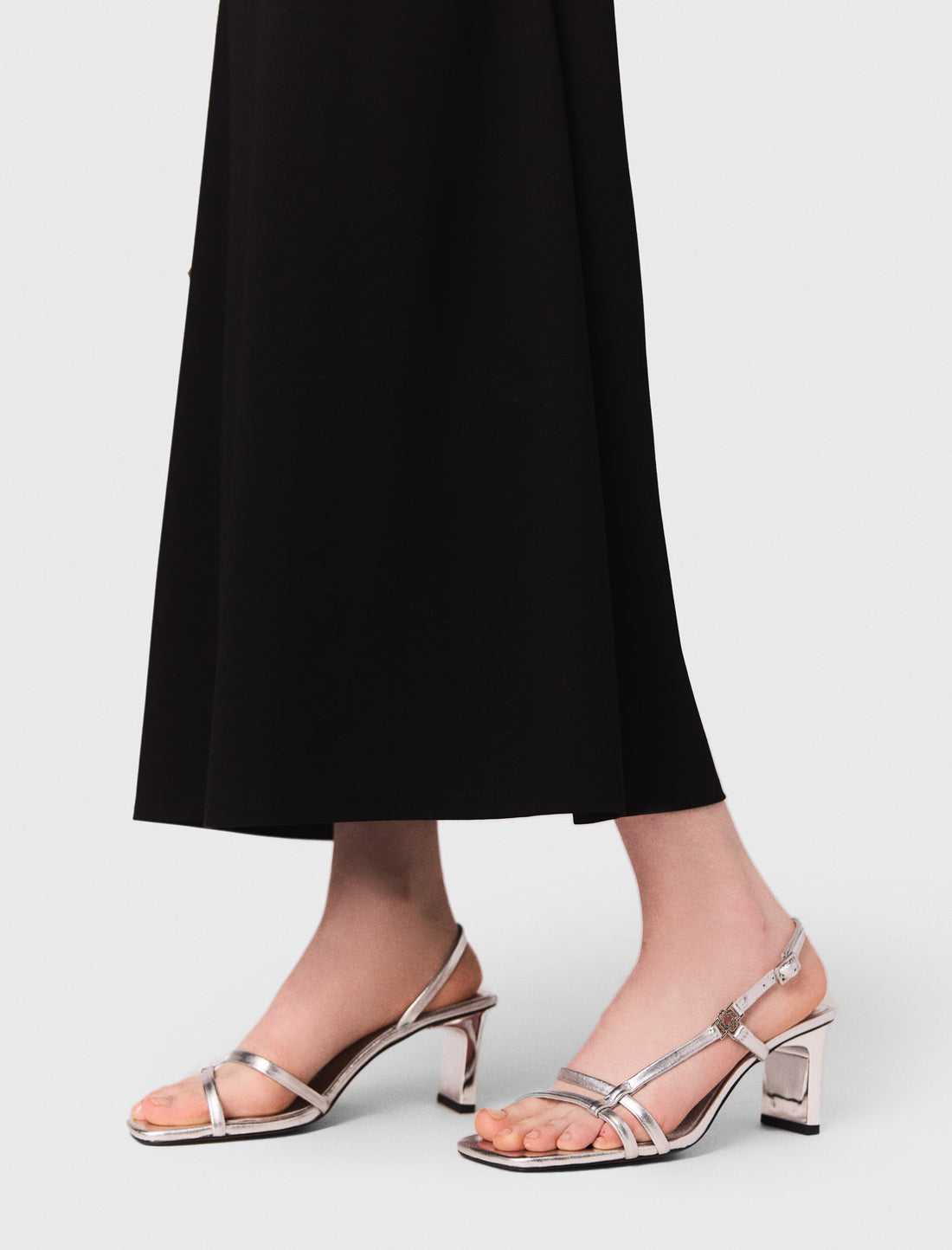 Vestido maxi con cintura recortada