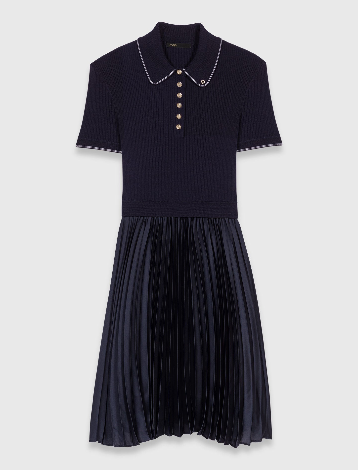 Vestido corto plisado y cuello polo