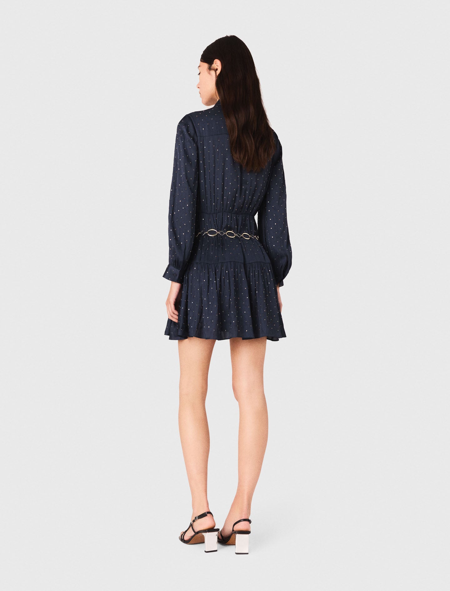 Vestido camisero con tachuelas