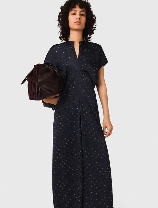 Vestido maxi de satén y tachuelas