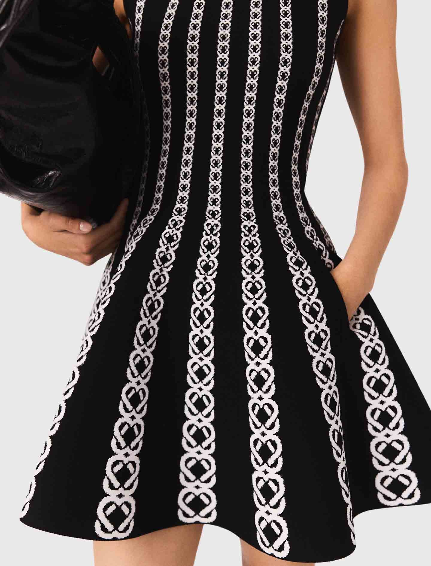 Vestido corto de punto jacquard