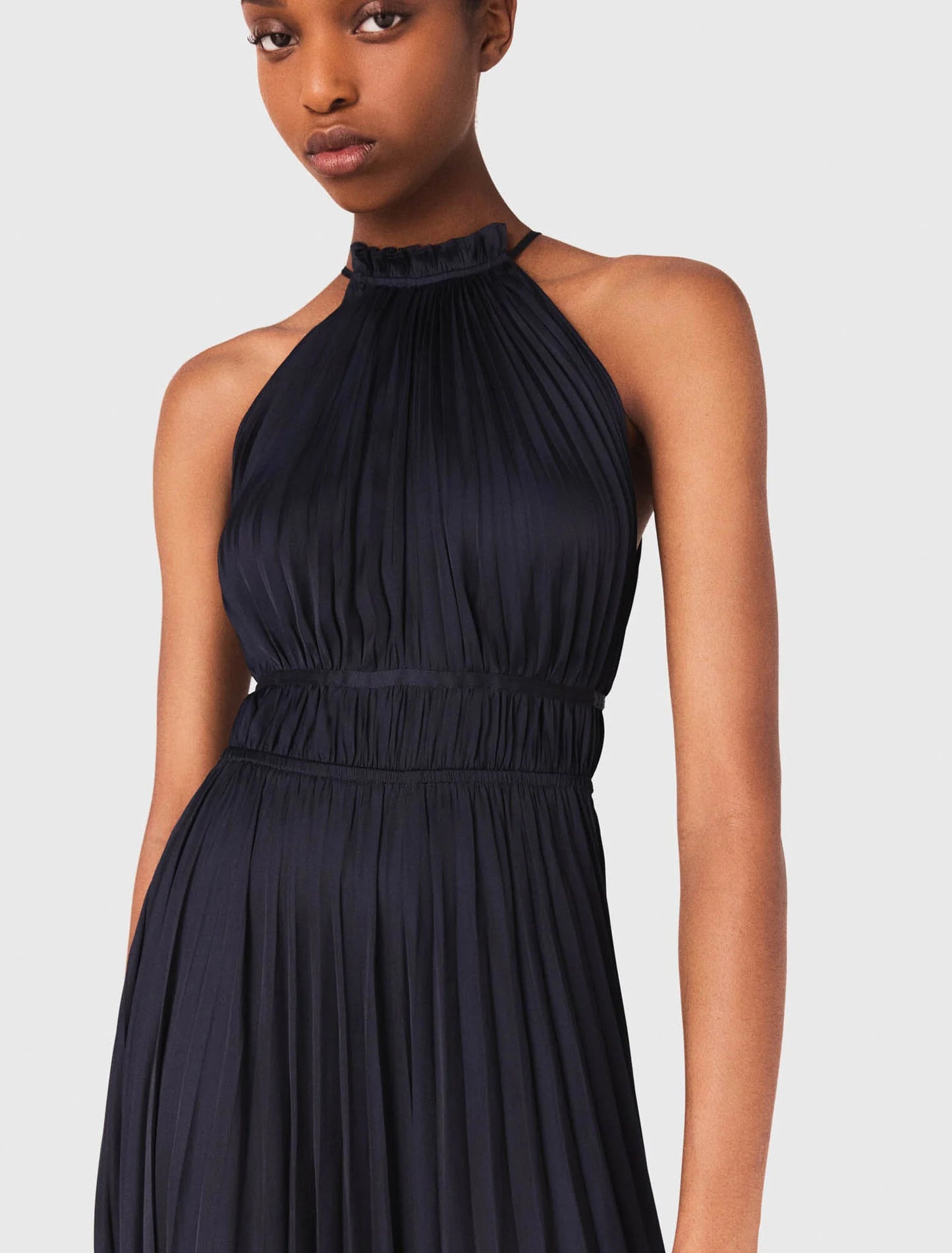 Vestido largo plisado de satén