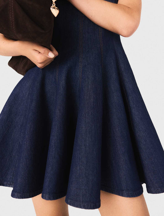 Vestido corto de denim con volantes