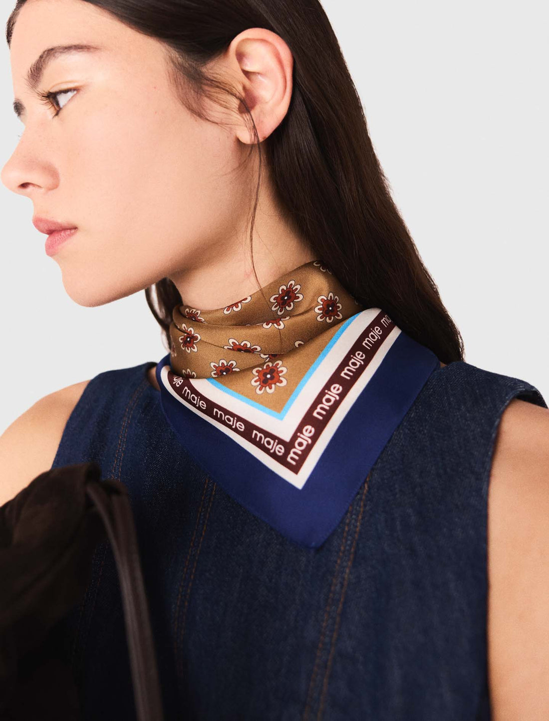 Vestido corto de denim con volantes