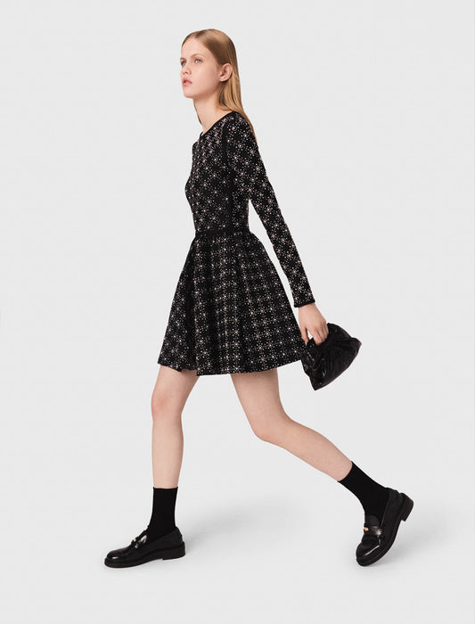 Vestido skater con perlas y strass