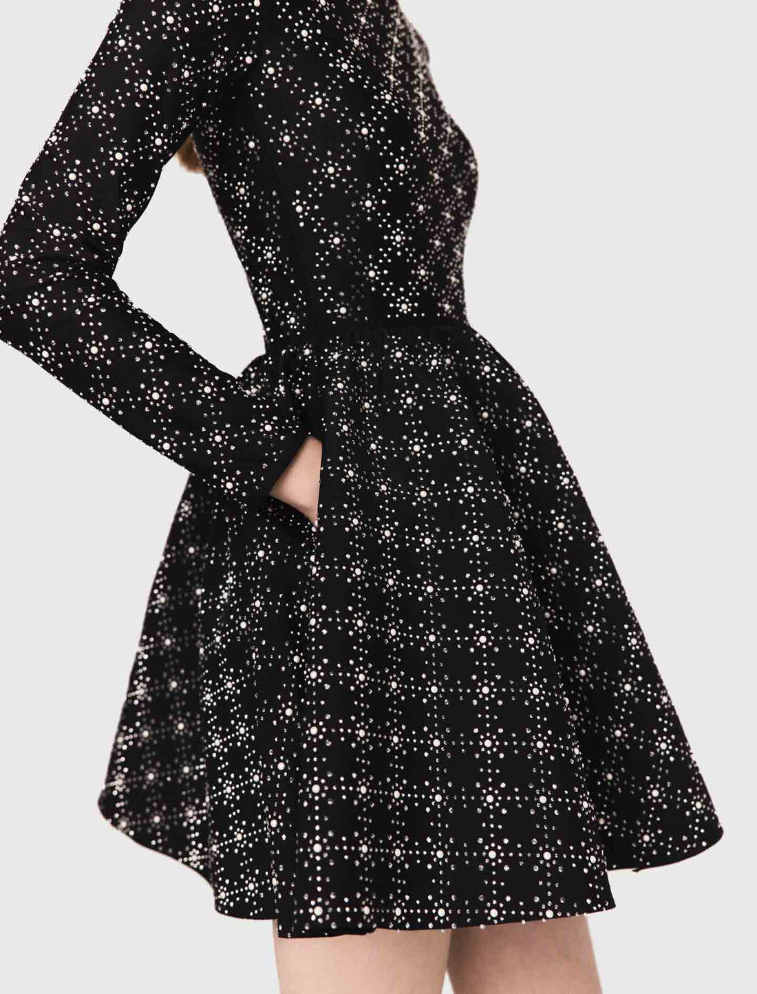 Vestido skater con perlas y strass