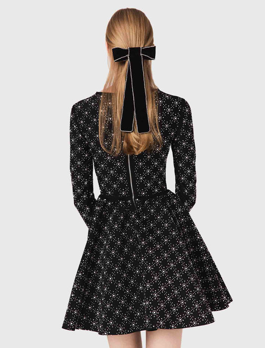 Vestido skater con perlas y strass