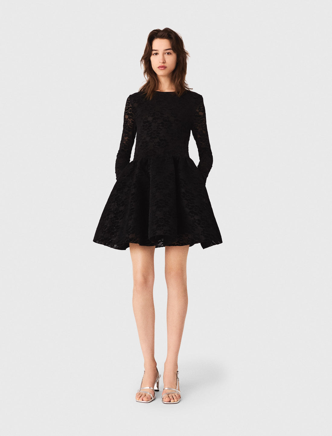 Vestido corto de terciopelo acampanado