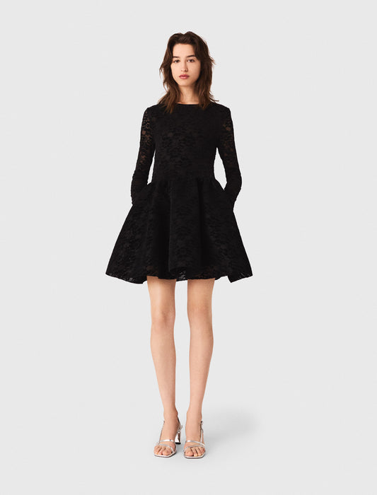 Vestido corto de terciopelo acampanado