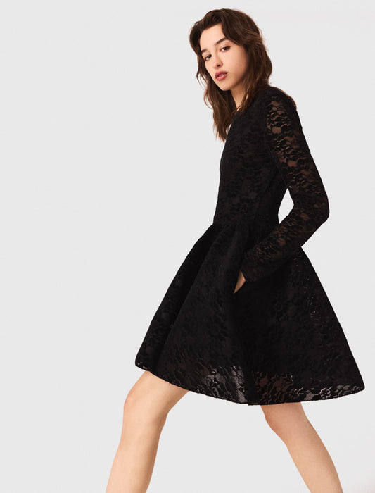 Vestido corto de terciopelo acampanado