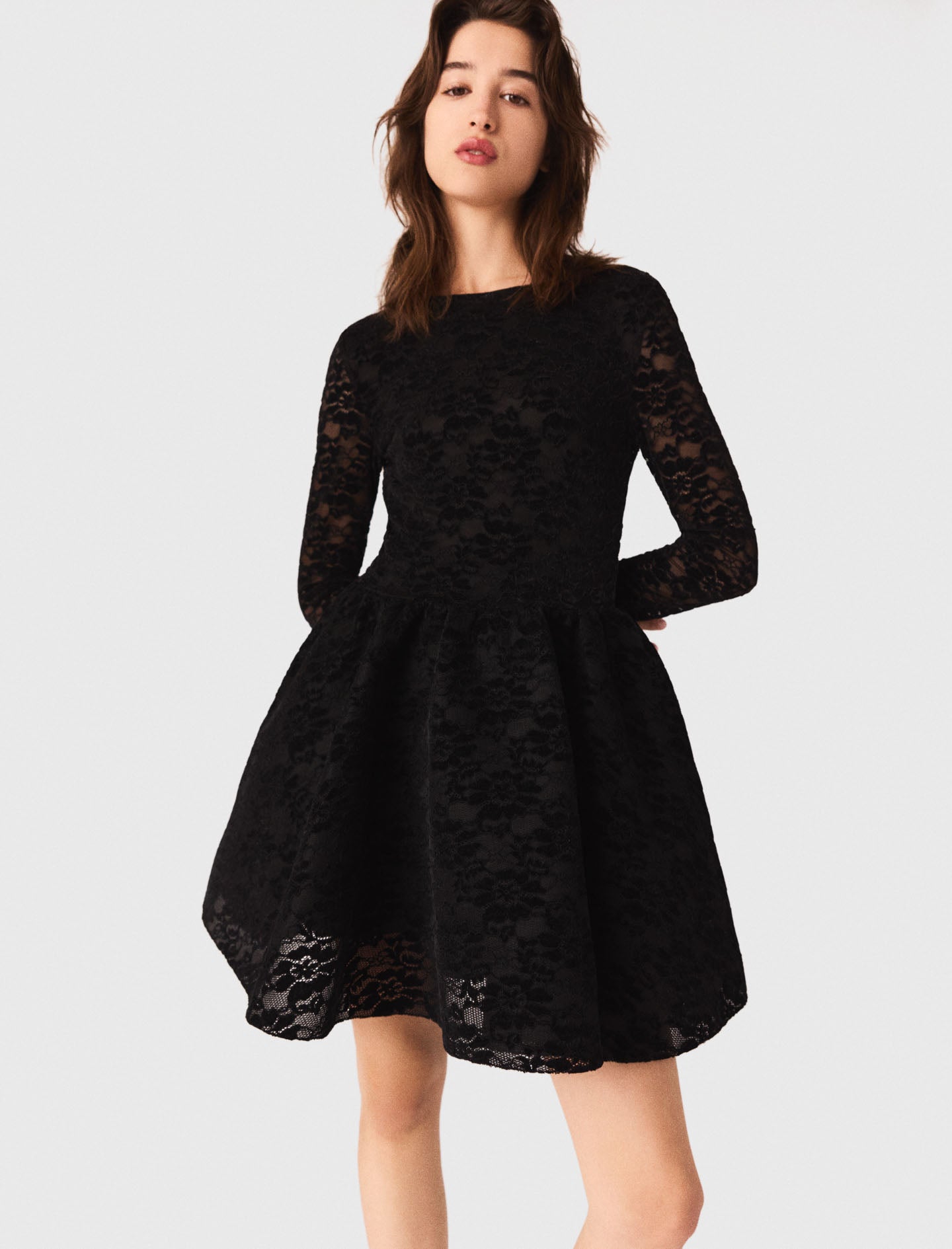 Vestido corto de terciopelo acampanado