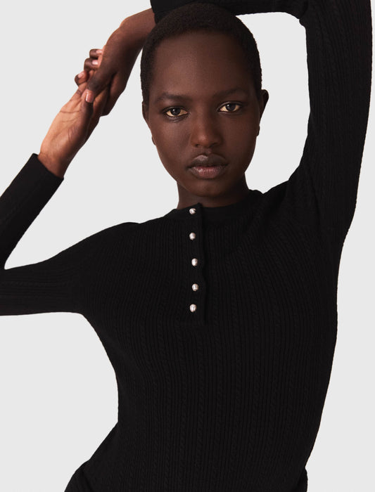 Vestido corto con cuello de cuentas