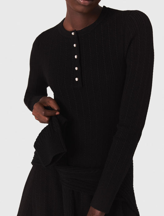 Vestido corto con cuello de cuentas