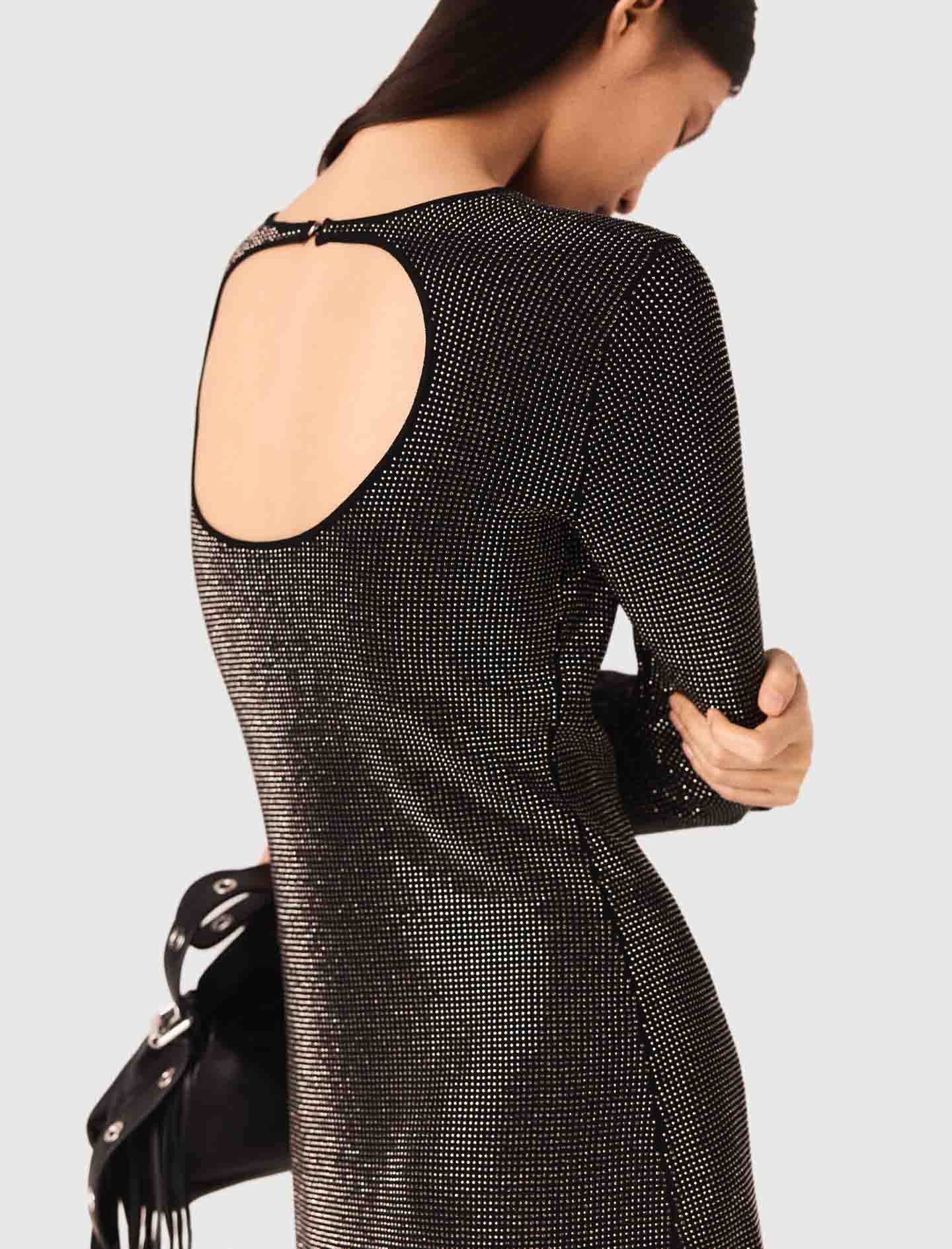 Vestido corto de punto con estrás