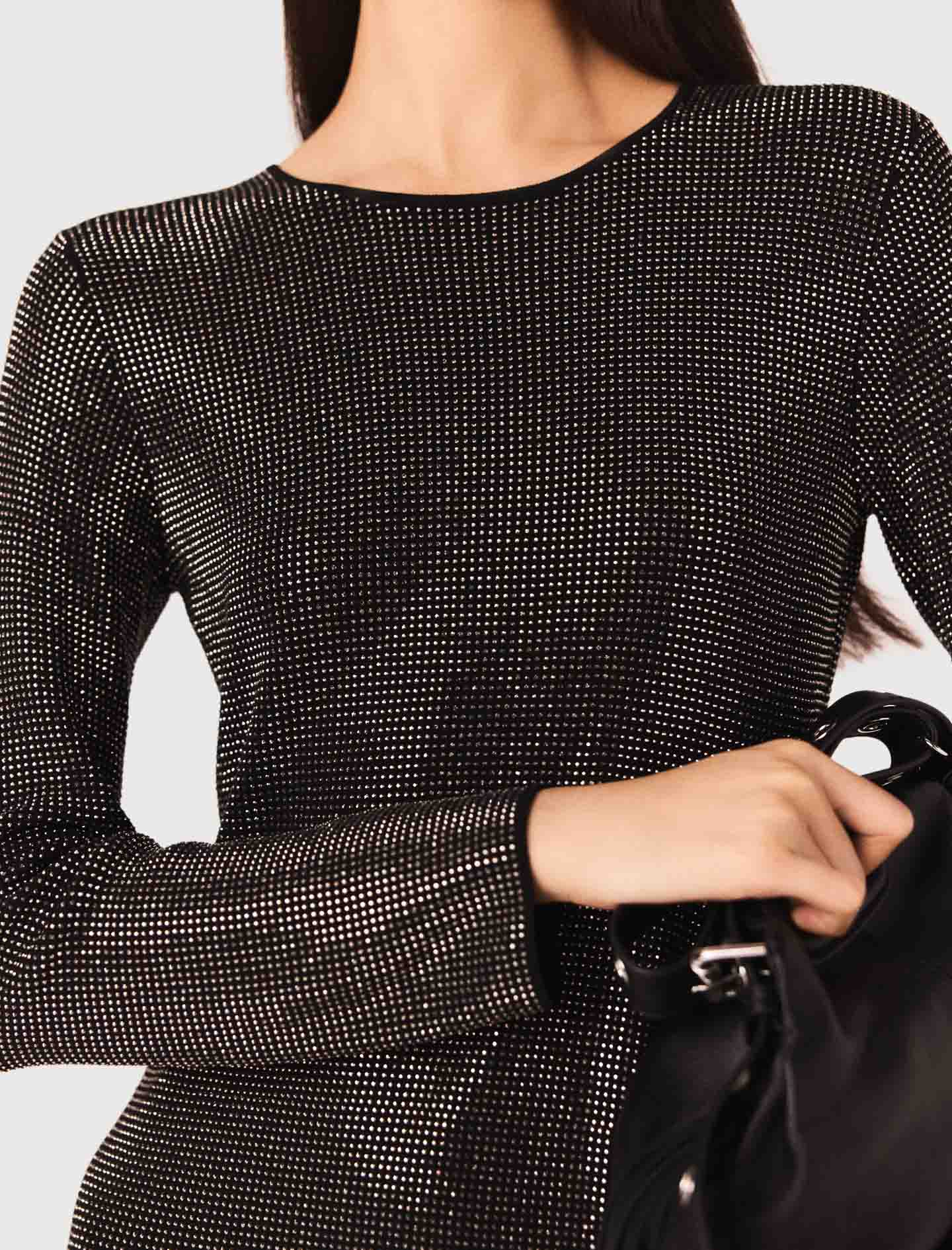 Vestido corto de punto con estrás
