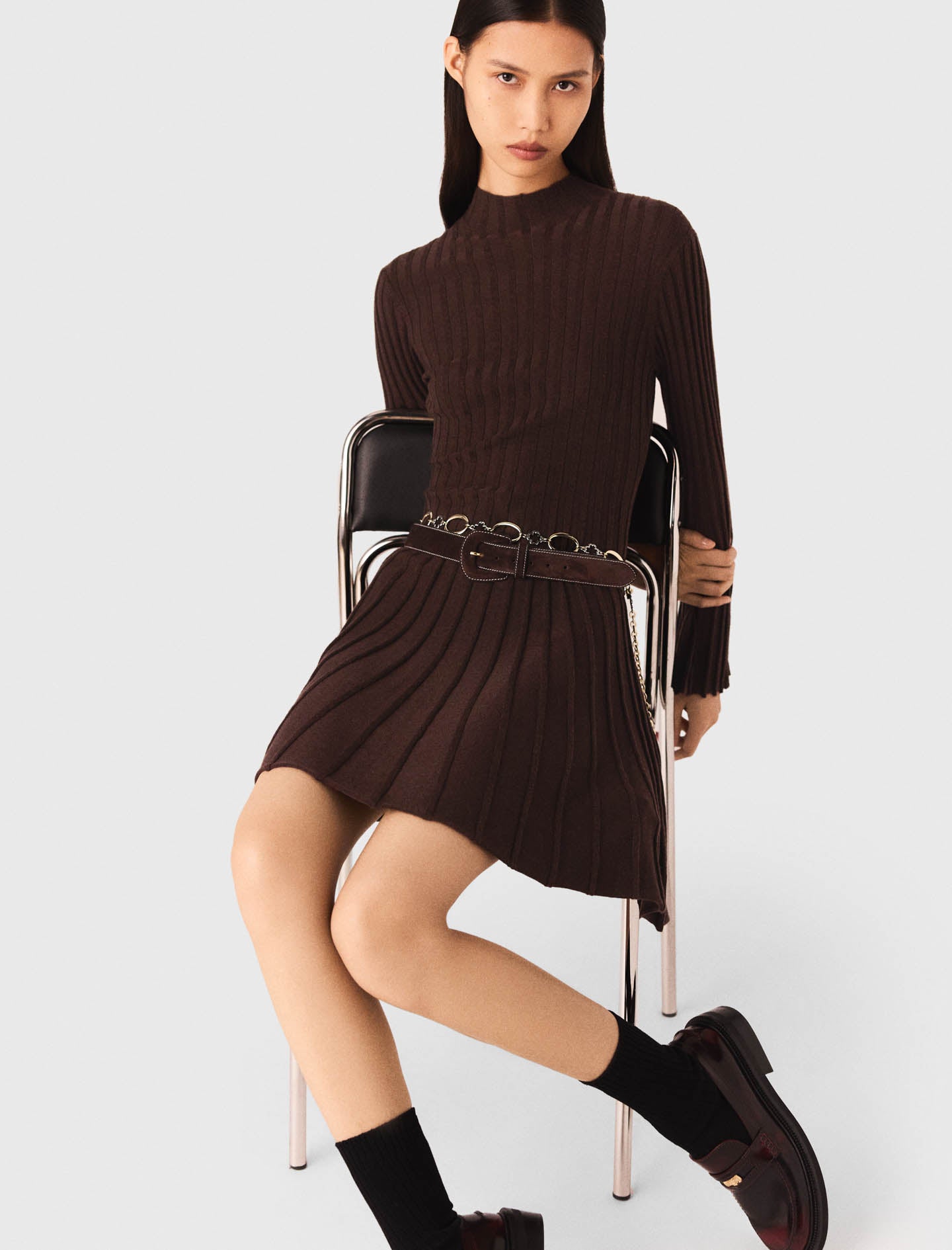 Vestido corto patinador con cuello alto