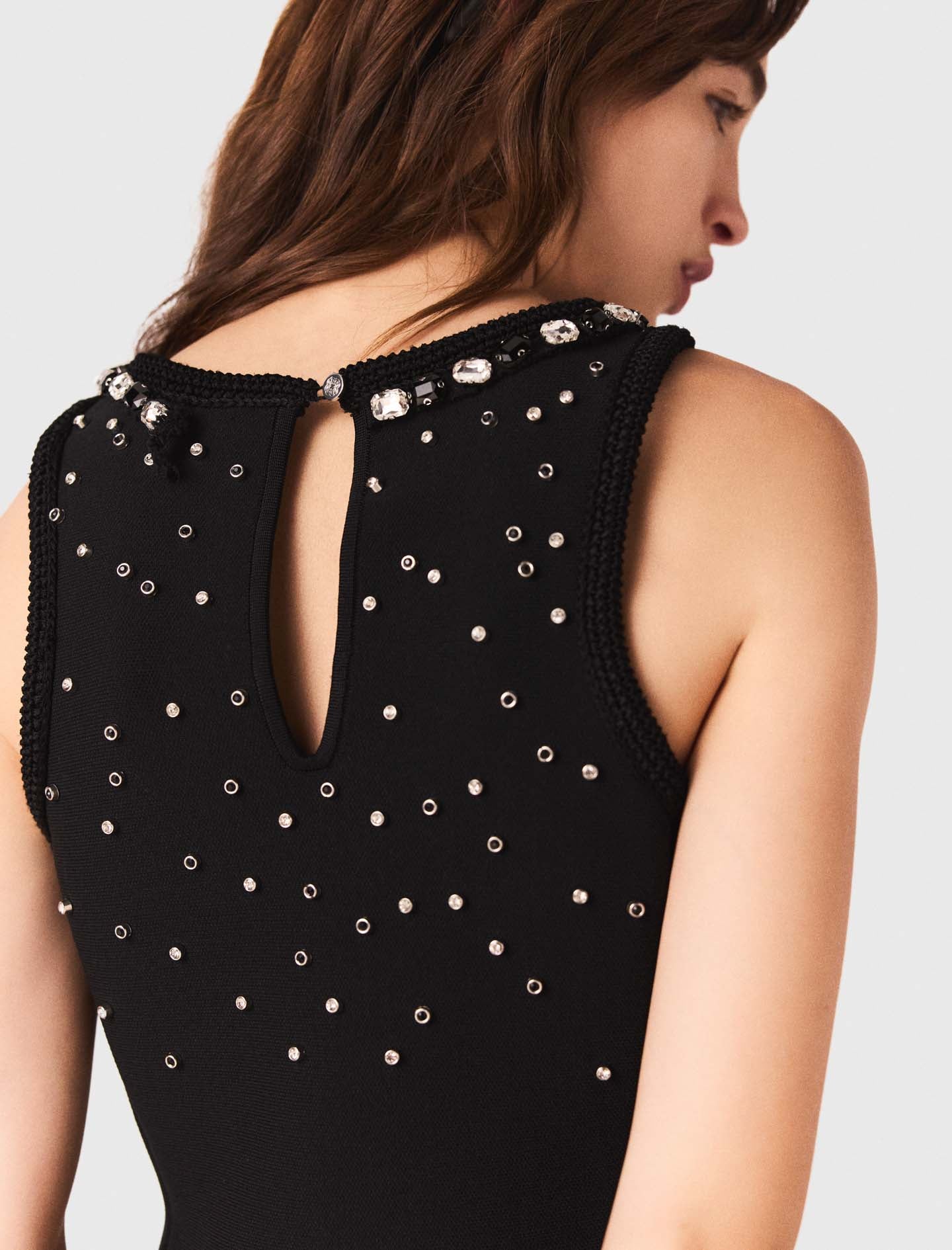 Vestido skater y detalles joya