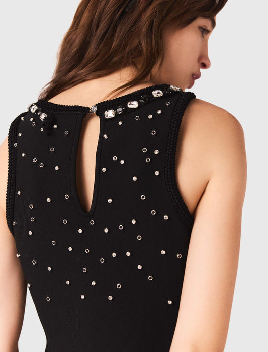 Vestido skater y detalles joya