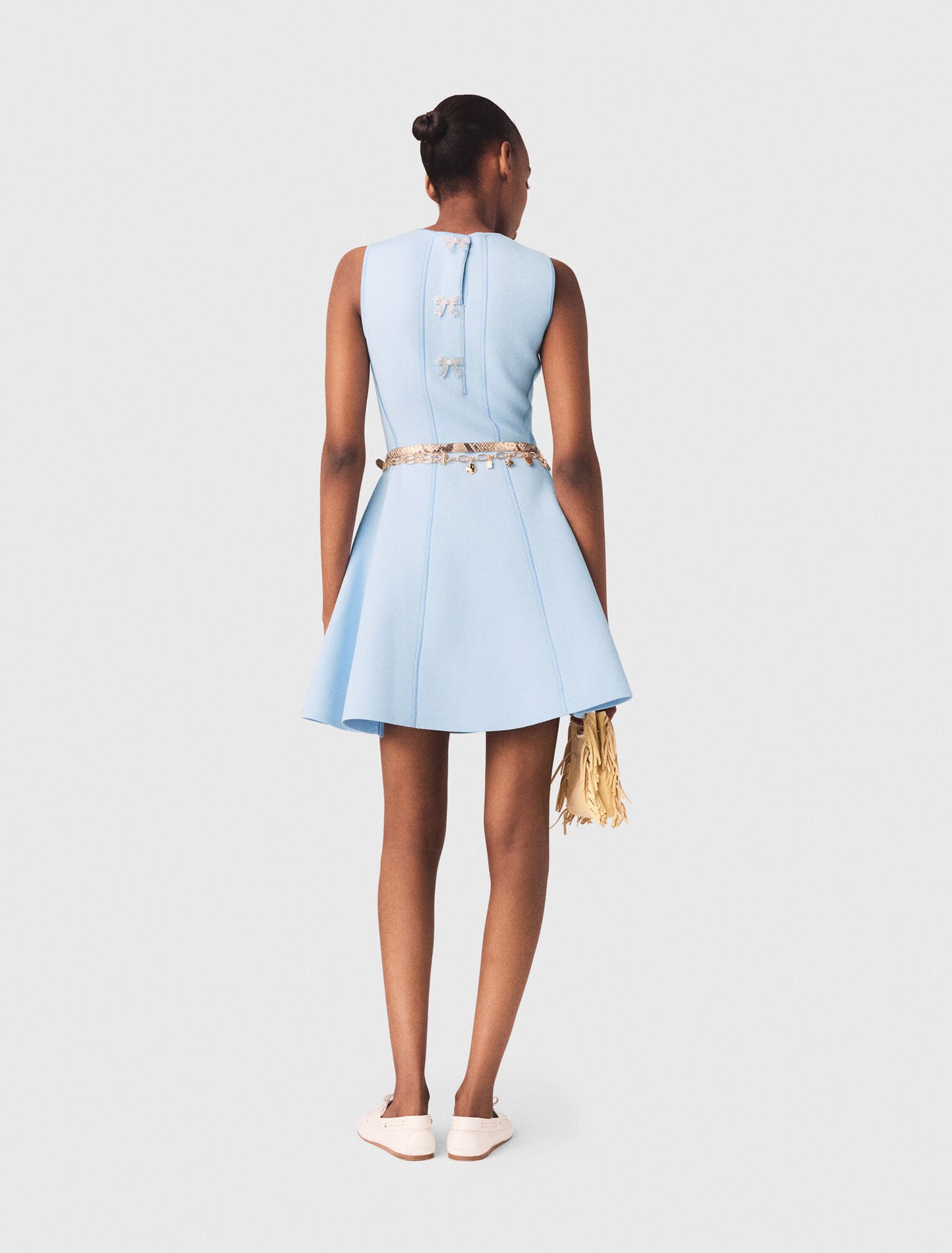 Vestido skater con lazos decorativos