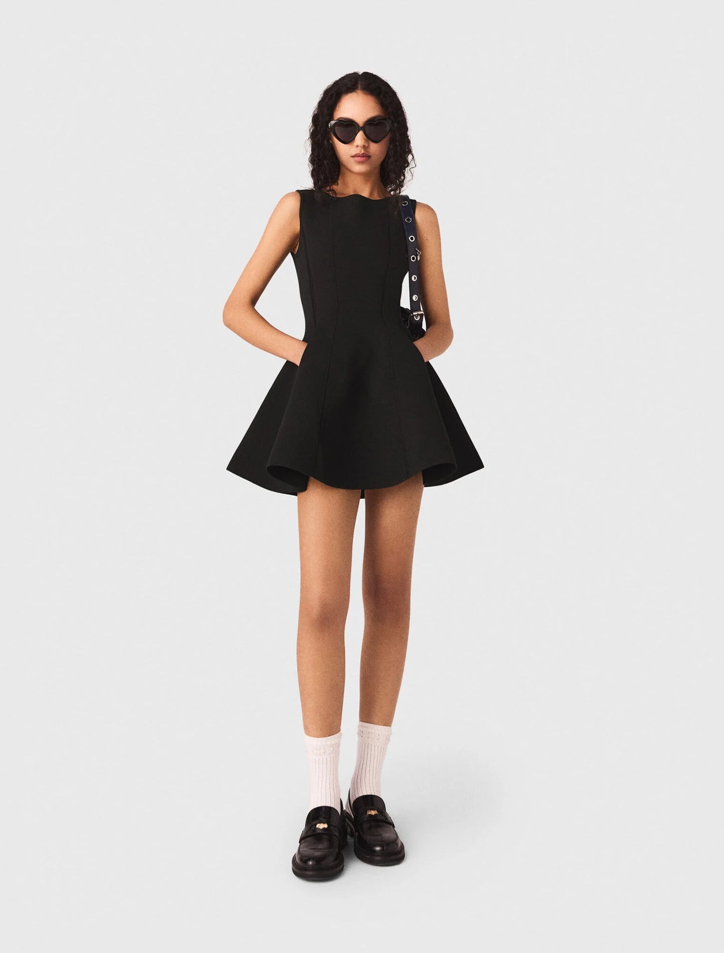 Vestido skater con lazos decorativos