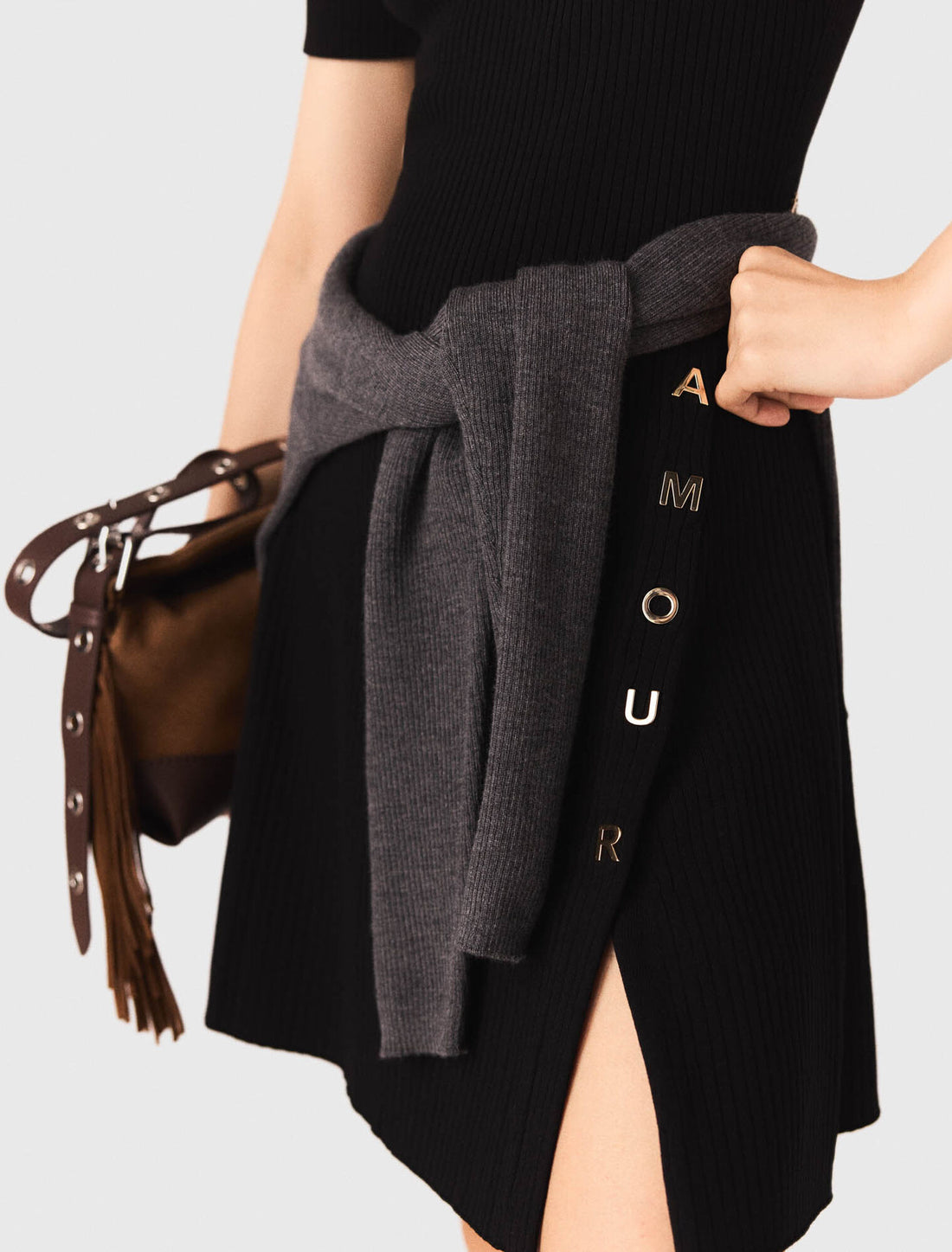 Vestido corto de punto con botones