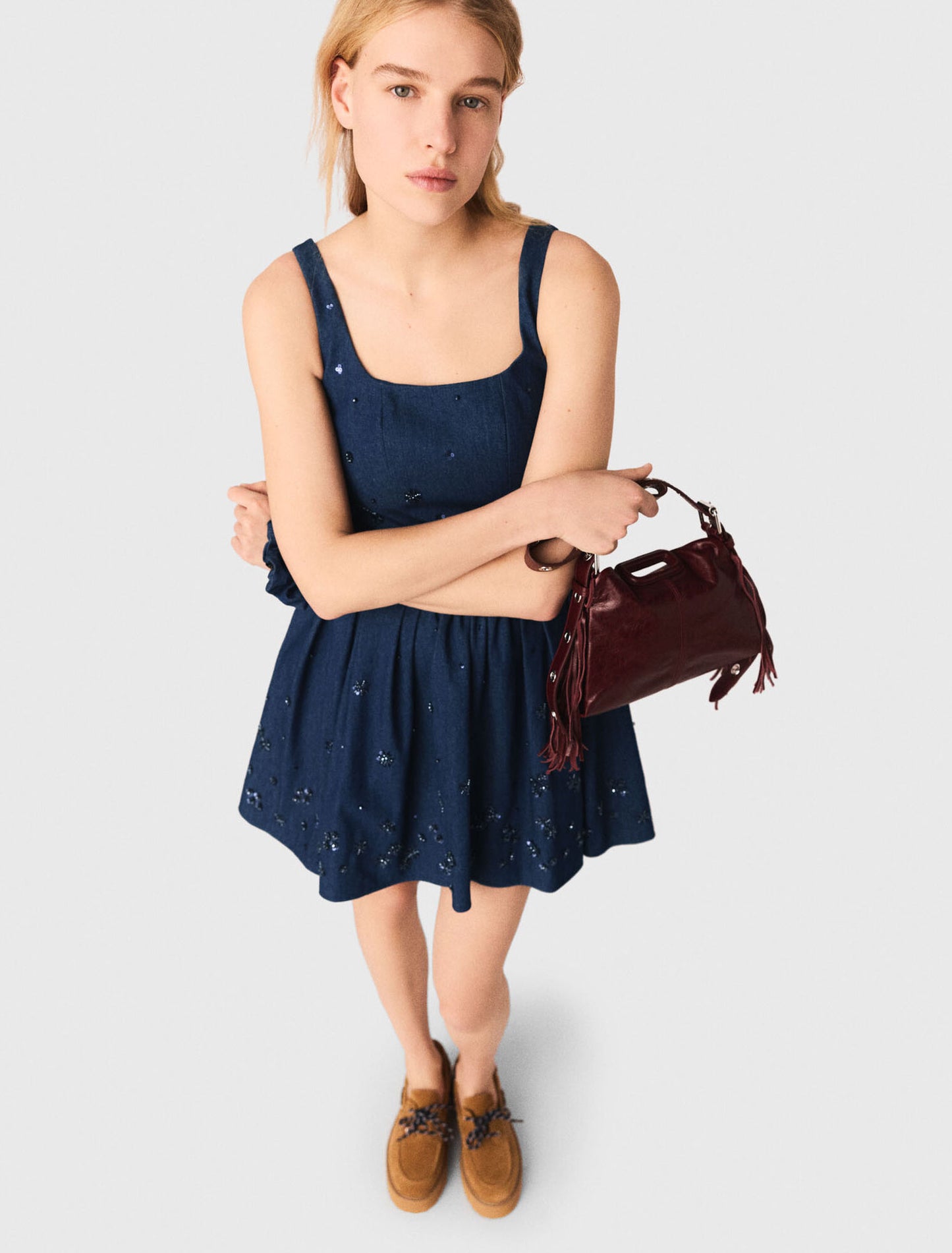 Vestido acampanado de denim bordado