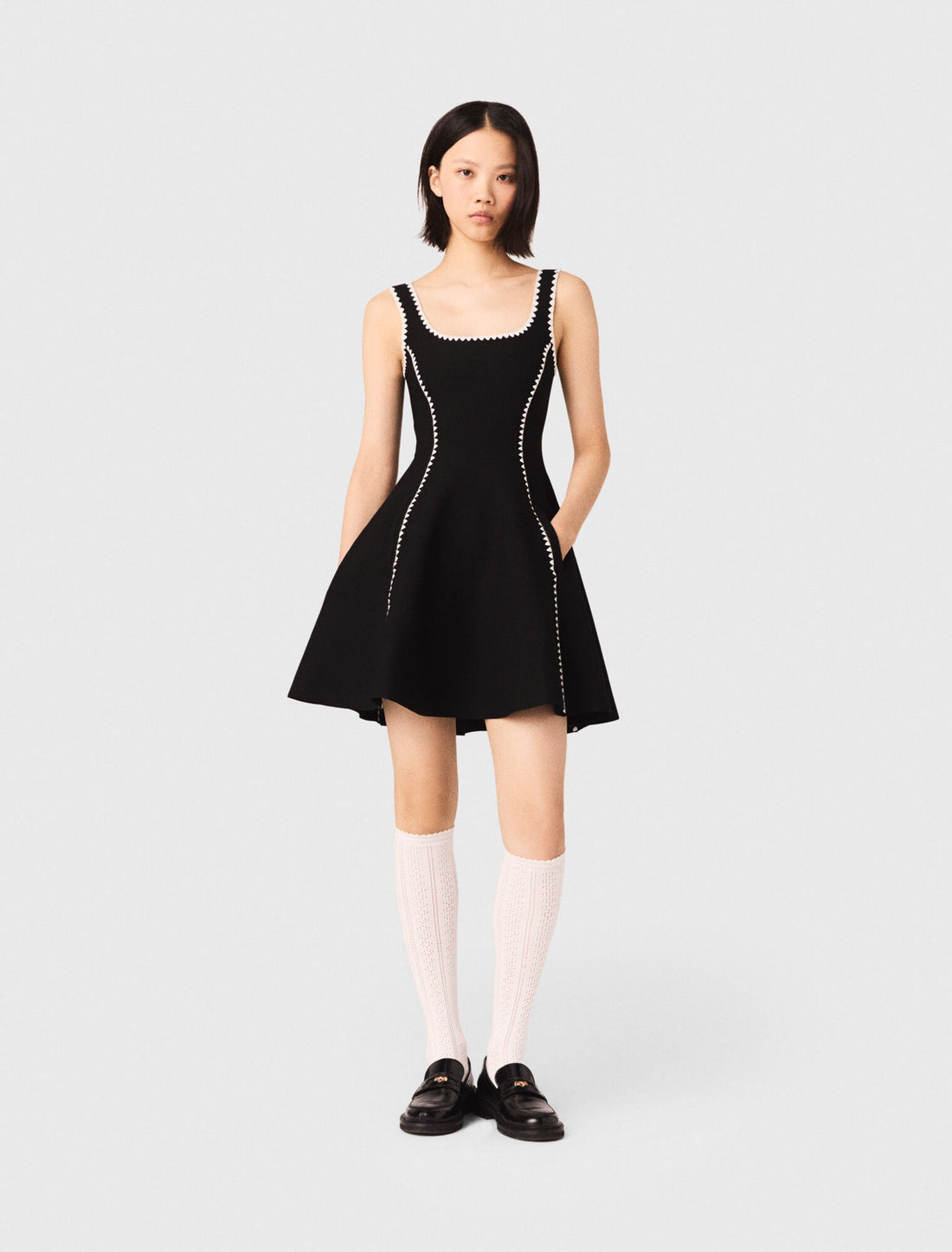 Vestido corto con pespuntes